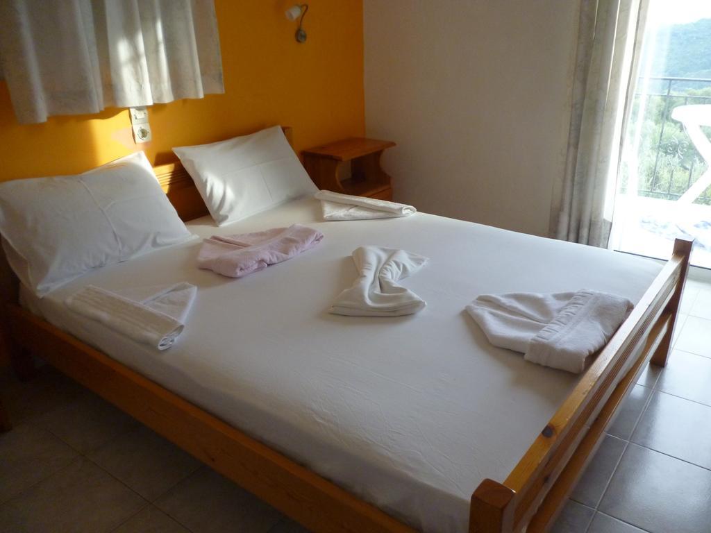 Lichnos Babis Taverna & Rooms Parga Oda fotoğraf